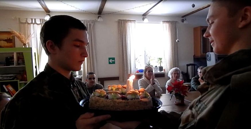 18 лет в кругу близких людей: как день рождения Артема превратился в теплый и радостный праздник